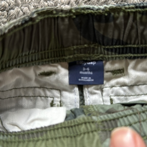 Baby Gap Camo Pullon Shorts - Picture 3 of 3